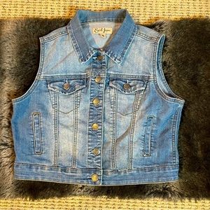 Women’s Vintage Denim Vest. ( small )